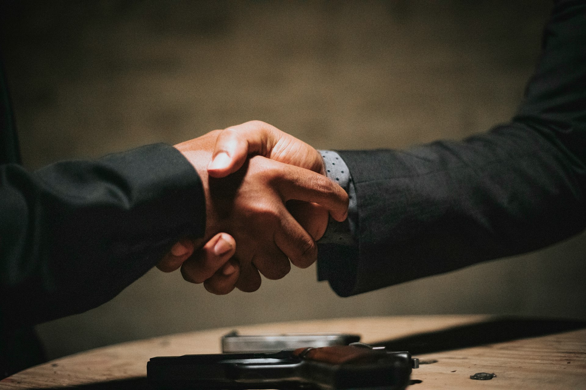 Handshake between Al Syed Tours designated manager and pilgrim, symbolizing dedicated customer care and continuous support throughout the sacred Hajj journey.