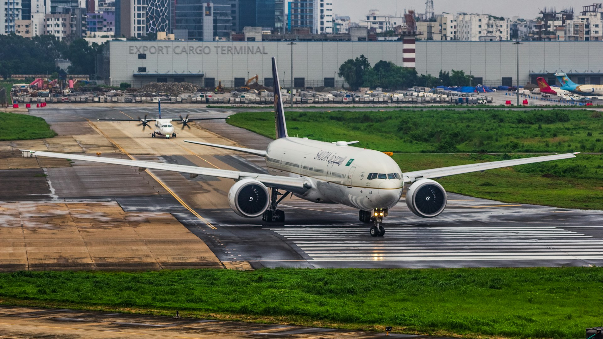 A large jetliner sitting on top of an airport runway